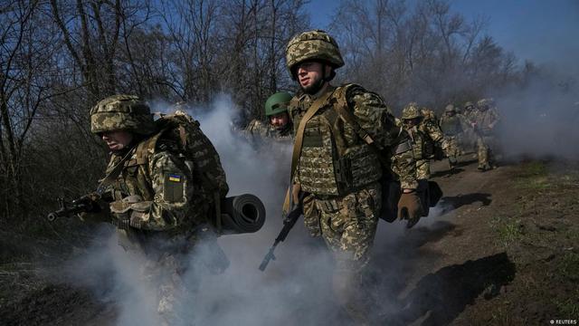 Cờ Nga kéo lên ở Chernigovka, 5 lữ đoàn Kiev rút lui - Hàng trăm tên lửa không thể tới Ukraine sau tuyên bố từ ông Trump - Ảnh 2.