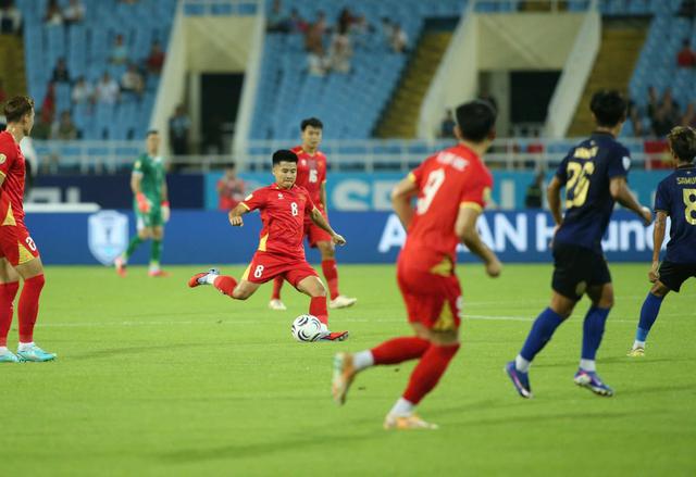 DIỄN BIẾN Việt Nam 3-1 Campuchia: Đình Bắc lập cú đúp đẳng cấp; Indonesia dễ bị loại sớm - Ảnh 7.