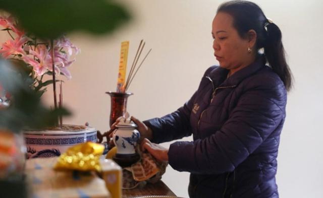 Vì sao nhiều gia đình có hũ muối, gạo trên bàn thờ? - Ảnh 3.