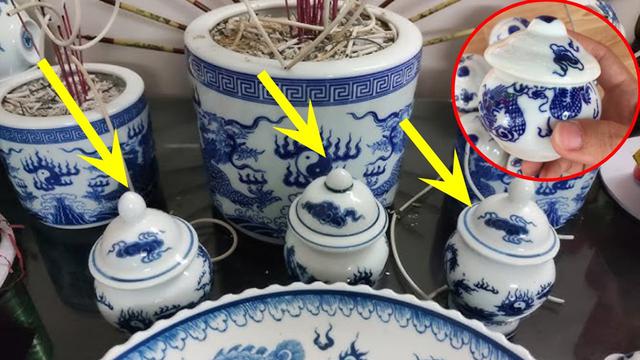 Vì sao nhiều gia đình có hũ muối, gạo trên bàn thờ? - Ảnh 1.