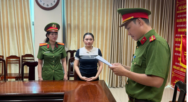 Khám xét nơi cất giấu tang vật của chủ hộ kinh doanh Huỳnh Hạ Thi - Ảnh 3.