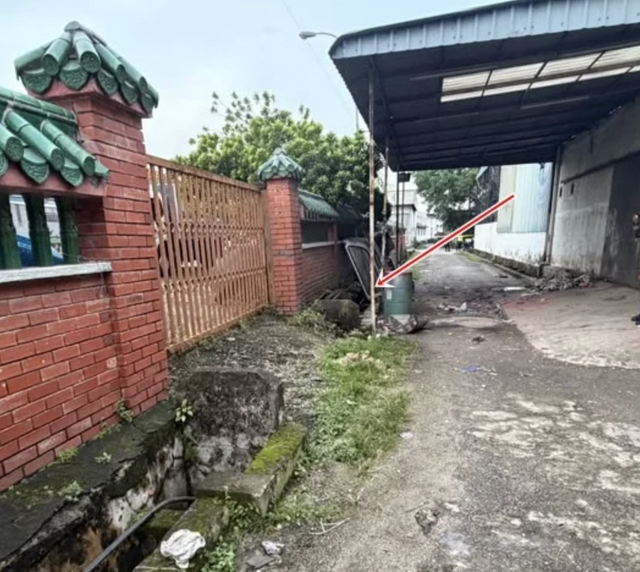 Malaysia: Cảnh sát thông báo người đàn ông tử vong dưới cống do say rượu, gia đình nghi có uẩn khúc - Ảnh 1.