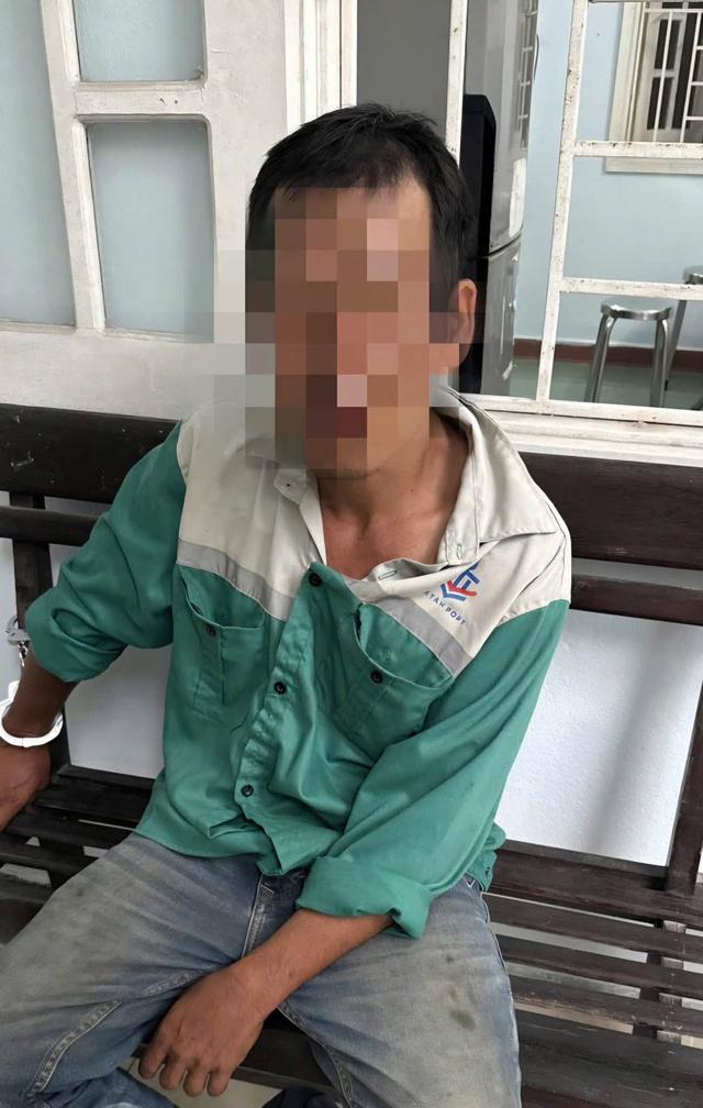 Công an kiểm tra 134 người ở 8 quán quán cà phê lúc rạng sáng - Ảnh 4.