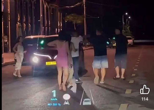 7 người đánh tài xế gục xuống đường: TS tội phạm học lý giải điều đáng sợ diễn ra trong đầu kẻ hành hung - Ảnh 6.