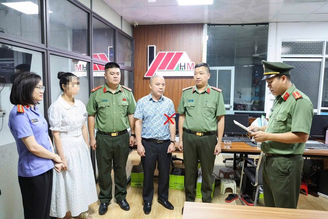 Khám xét khẩn cấp, khởi tố kế toán Nguyễn Thị Hương SN 1988 - Ảnh 1.