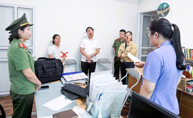 Khám xét khẩn cấp, khởi tố kế toán Nguyễn Thị Hương SN 1988 - Ảnh 6.