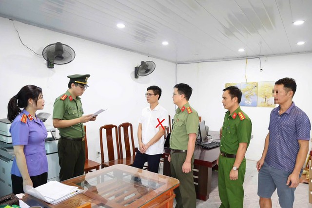 Khám xét khẩn cấp, khởi tố kế toán Nguyễn Thị Hương SN 1988 - Ảnh 5.