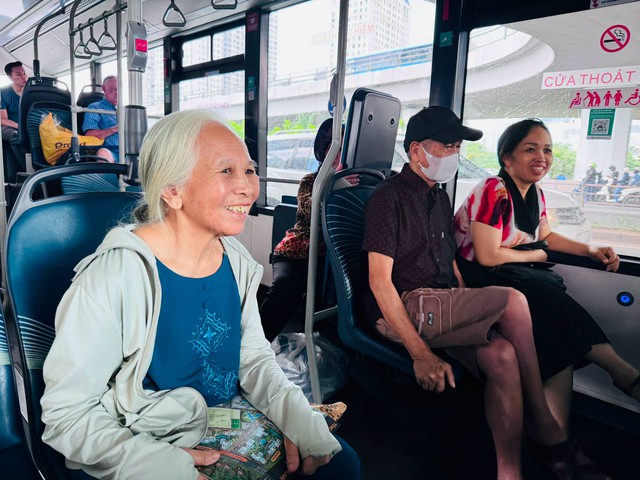 Vợ chồng U70 ở Hà Nội: Chi tiêu thoải mái còn tiết kiệm 10 triệu/tháng - Ảnh 2. Vợ chồng U70 ở Hà Nội: Chi tiêu thoải mái còn tiết kiệm 10 triệu/tháng - Ảnh 2.