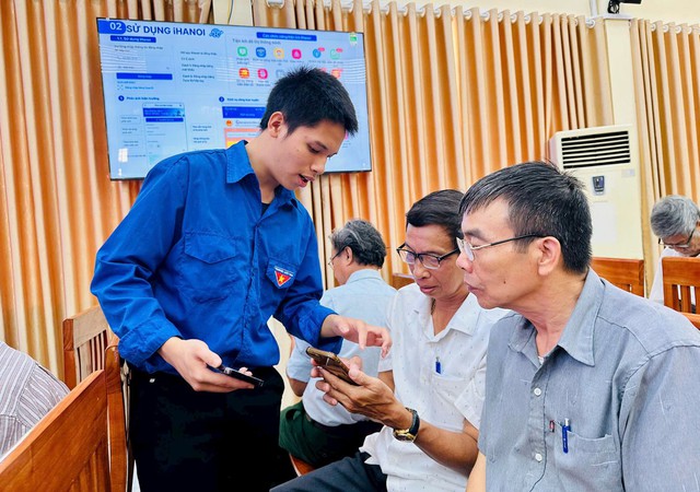 Người cao tuổi dùng điện thọai: Nhớ nguyên tắc “2 không” - Ảnh 1. Người cao tuổi dùng điện thọai: Nhớ nguyên tắc “2 không” - Ảnh 1.