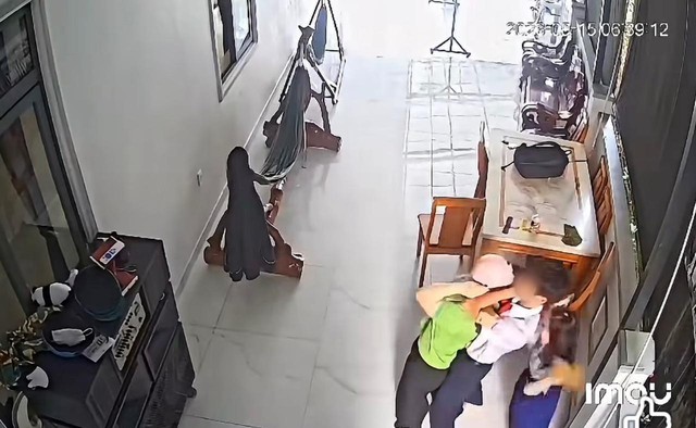 Vụ nam sinh siết cổ, đ&aacute;nh người th&acirc;n: Ch&iacute;nh quyền v&agrave;o cuộc, h&eacute; lộ nguồn cơn - Ảnh 1.