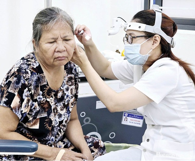 N&ecirc;n chọn bệnh viện gần nh&agrave; hay bệnh viện lớn cho người tr&ecirc;n 40 tuổi? - Ảnh 1.