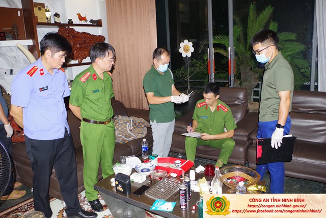 Bắt khẩn cấp, khám xét nơi ở của trùm giang hồ cộm cán Nguyễn Minh Đức SN 1981 - Ảnh 2.