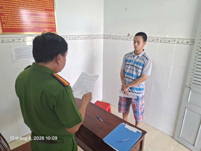 Thi hành lệnh bắt tạm giam Phan Hoài Thương SN 2004 - Ảnh 1.