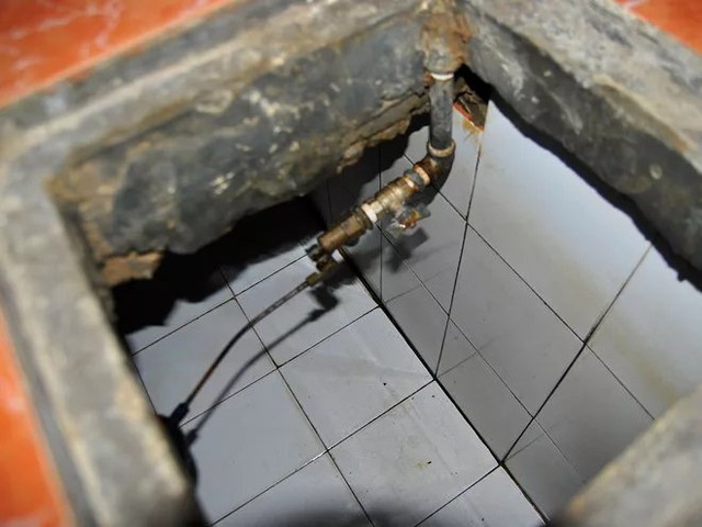 Lời khuyên cho các gia đình đã dùng bể nước ngầm trên 10 năm - Ảnh 1.