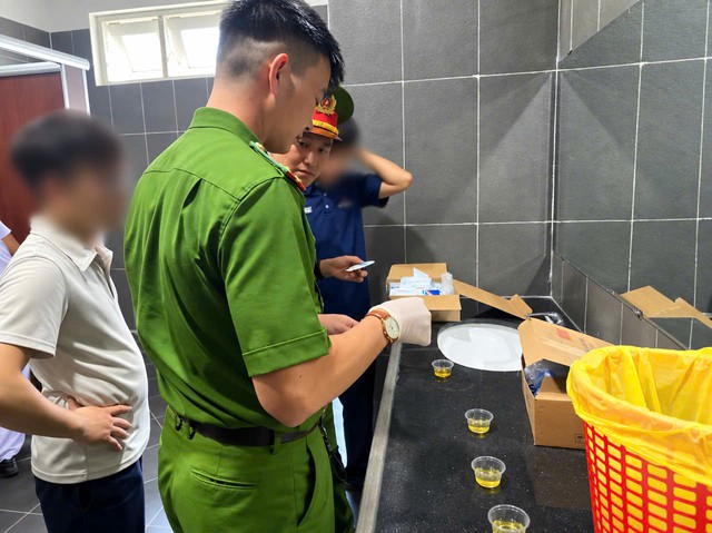 Công an bất ngờ kiểm tra hàng trăm người thuộc 3 công ty nước ngoài - Ảnh 5.
