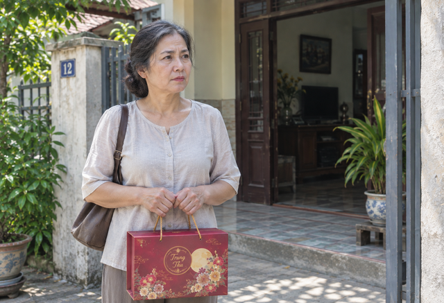 Đến thăm nhà bạn trai dịp Trung thu, người phụ nữ U50 gặp cảnh bất ngờ, mất ngủ cả đêm - Ảnh 1.
