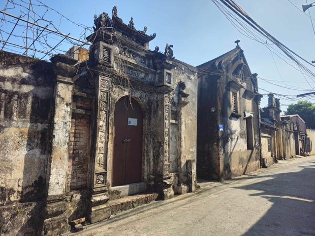 Phát hiện ngôi làng hơn 500 năm tuổi cách Hà Nội 40 km, có gần 50 biệt thự đẹp như một góc châu Âu - Ảnh 3.