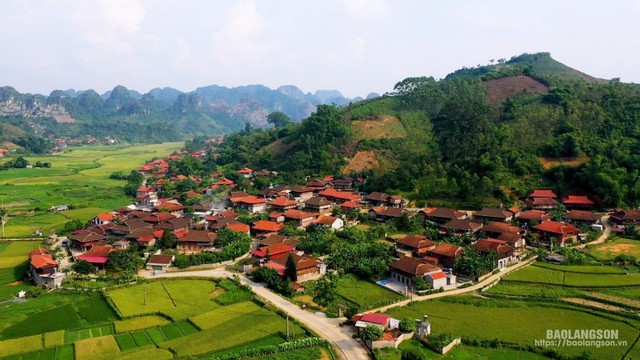 Ph&aacute;t hiện thảo nguy&ecirc;n gần 100 ha c&aacute;ch H&agrave; Nội 130 km như "M&ocirc;ng Cổ thu nhỏ", l&agrave;ng đang tranh giải thế giới - Ảnh 5.