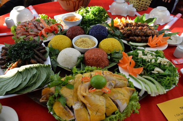 Ph&aacute;t hiện thảo nguy&ecirc;n gần 100 ha c&aacute;ch H&agrave; Nội 130 km như "M&ocirc;ng Cổ thu nhỏ", l&agrave;ng đang tranh giải thế giới - Ảnh 7.