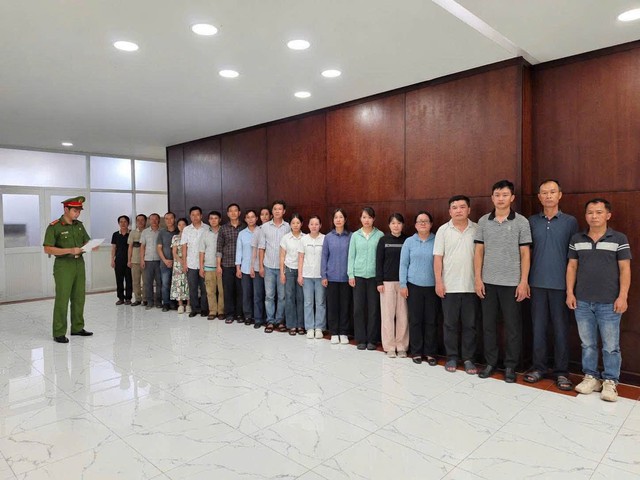 CA phá chuyên án đặc biệt lớn ở 35 công ty, bắt giam kẻ cầm đầu Lê Văn Hiền SN 1984 và 24 người - Ảnh 1.