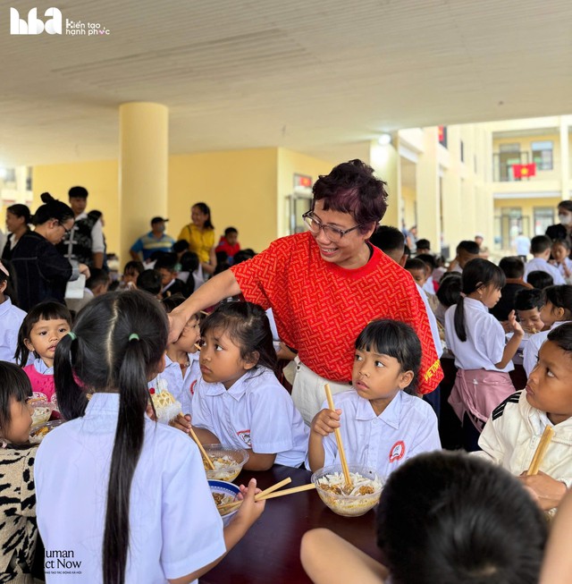 Nh&agrave; b&aacute;o Trần Mai Anh: Hợp lực h&agrave;nh động v&igrave; trẻ em l&agrave; &ldquo;mệnh lệnh từ tr&aacute;i tim&rdquo; - Ảnh 1.