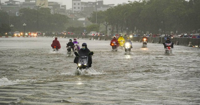 H&agrave; Nội sắp c&oacute; mưa to - Ảnh 1.