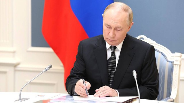Baidu: Ông Putin Ký sắc lệnh số 661, tung đòn bất ngờ - Phương Tây trở tay không kịp - Ảnh 1.