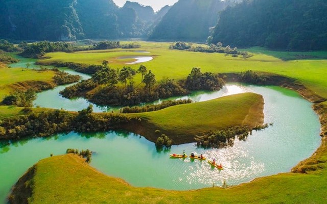 Ph&aacute;t hiện thảo nguy&ecirc;n gần 100 ha c&aacute;ch H&agrave; Nội 130 km như "M&ocirc;ng Cổ thu nhỏ", l&agrave;ng đang tranh giải thế giới - Ảnh 1.