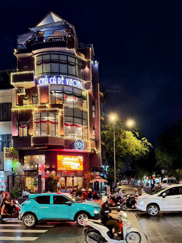 Kỹ sư tốt nghiệp bằng giỏi ĐH B&aacute;ch khoa TP.HCM: Bỏ nghề đi l&agrave;m MC, b&aacute;n th&ecirc;m chả c&aacute; - Ảnh 1.
