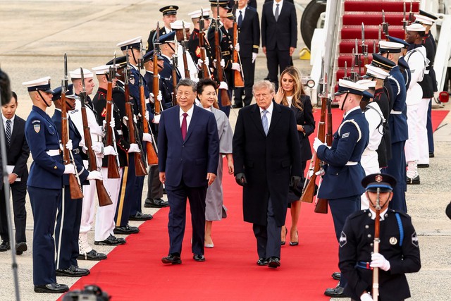 Chuyên gia 40 năm kinh nghiệm soi màn chào đón ông Tập Cận Bình của ông Trump: Nhiều chi tiết đáng chú ý - Ảnh 10. Chuyên gia 40 năm kinh nghiệm soi màn chào đón ông Tập Cận Bình của ông Trump: Nhiều chi tiết đáng chú ý - Ảnh 10.