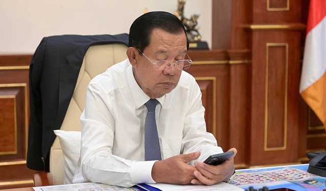 &Ocirc;ng Hun Sen nhớ lại vụ tấn c&ocirc;ng t&ecirc;n lửa B-40 năm 1998 - Ảnh 1.