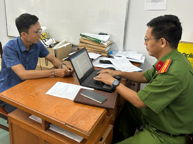 Thi hành lệnh bắt tạm giam Lê Hoàng Anh Vũ - Ảnh 1.