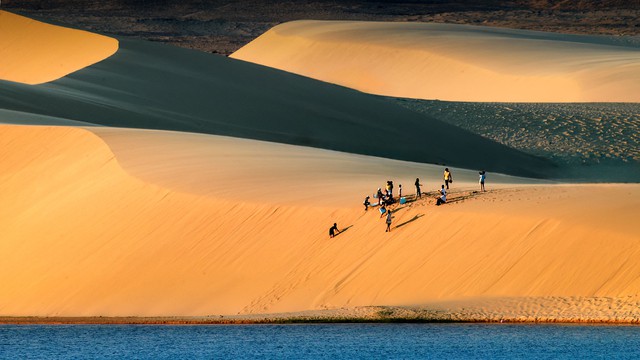 Phát hiện "tiểu sa mạc Sahara" ở Việt Nam có hồ rộng 70 ha, kỳ nghỉ 5 ngày đón hơn 10.000 lượt khách - Ảnh 3. Phát hiện "tiểu sa mạc Sahara" ở Việt Nam có hồ rộng 70 ha, kỳ nghỉ 5 ngày đón hơn 10.000 lượt khách - Ảnh 3.