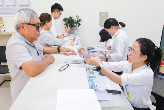 Bảo hiểm x&atilde; hội Việt Nam th&ocirc;ng b&aacute;o quan trọng về chi trả lương hưu, trợ cấp - Ảnh 1.