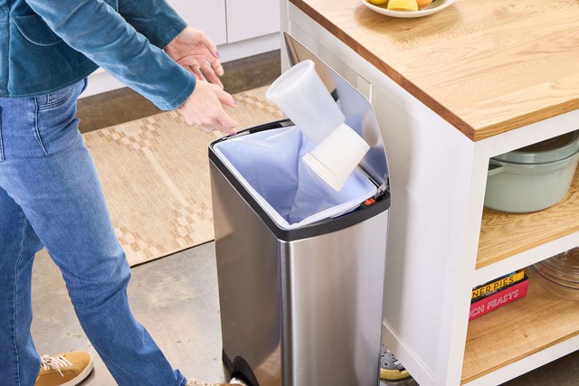 Đặt thùng rác ở đâu trong nhà để không