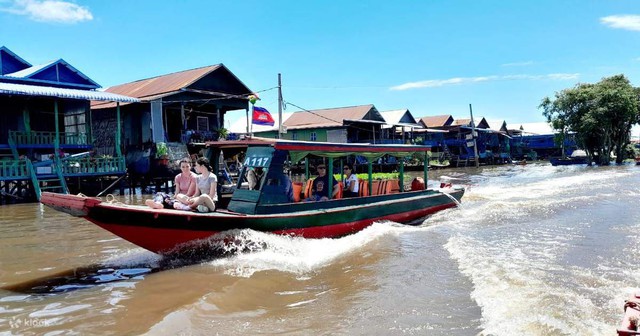 Ph&aacute;t hiện ng&ocirc;i l&agrave;ng ở nước l&aacute;ng giềng Việt Nam, nh&agrave; dựng tr&ecirc;n cột cao 9 m, m&ugrave;a mưa đường biến th&agrave;nh s&ocirc;ng - Ảnh 3.