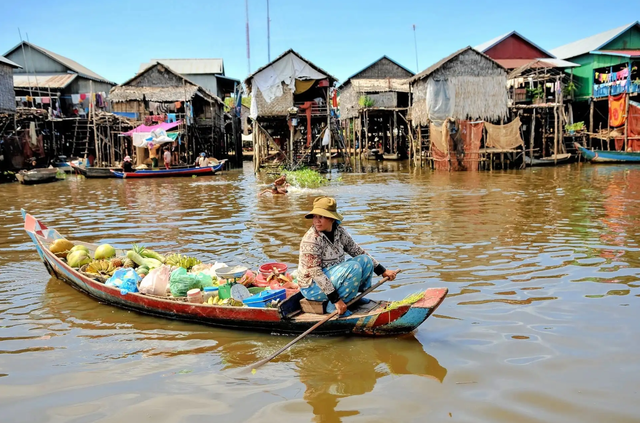 Ph&aacute;t hiện ng&ocirc;i l&agrave;ng ở nước l&aacute;ng giềng Việt Nam, nh&agrave; dựng tr&ecirc;n cột cao 9 m, m&ugrave;a mưa đường biến th&agrave;nh s&ocirc;ng - Ảnh 5.