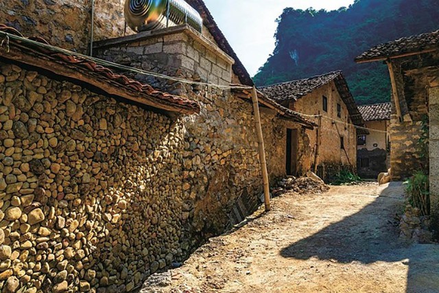 Phát hiện ngôi làng hơn 400 năm tuổi chỉ rộng 1 ha, có 14 căn nhà gần như được dựng hoàn toàn bằng đá núi - Ảnh 3.