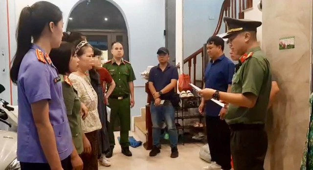 Thi hành lệnh bắt tạm giam người phụ nữ livestram Nguyễn Thị Ngọc SN 1966 - Ảnh 2.