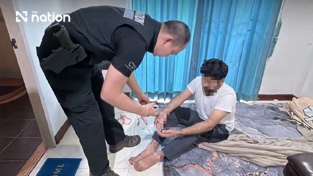 Đột kích căn nhà 2 tầng, cảnh sát phát hiện 3 du khách bị trói: Vật màu đỏ hé lộ thủ đoạn khó ngờ - Ảnh 2.