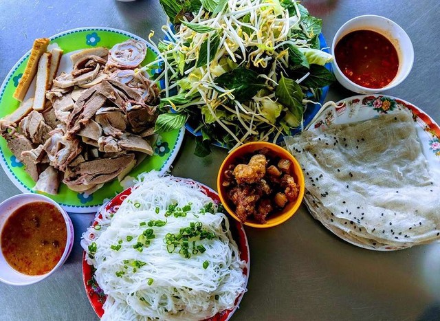 Đặc sản khiến nhiều người Việt còn e dè, khách Tây thử một miếng rồi ăn sạch - Ảnh 5. Đặc sản khiến nhiều người Việt còn e dè, khách Tây thử một miếng rồi ăn sạch - Ảnh 5.