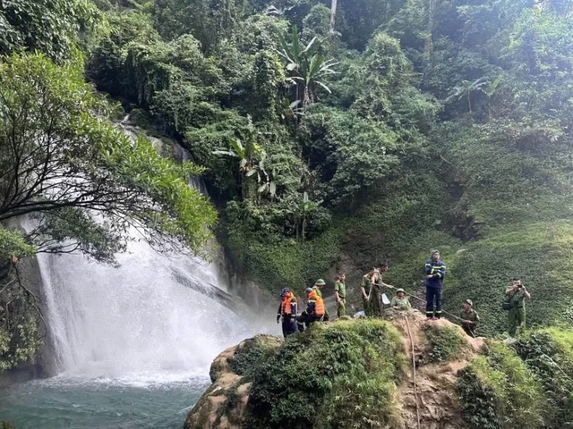 Du khách TP.HCM bị nước cuốn trôi khi tắm thác ở Tuyên Quang: Tìm thấy thi thể nạn nhân - Ảnh 1.