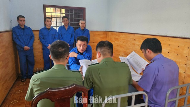 Công an sẽ điều tra các tài khoản ngân hàng phát sinh giao dịch nhận tiền, chuyển tiền như sau - Ảnh 2.