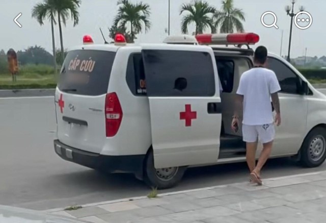 Vụ chở bệnh nhân 16km thu 9,5 triệu đồng: Công an xác minh xe cấp cứu bên ngoài gắn logo, còi hú bệnh viện - Ảnh 1.