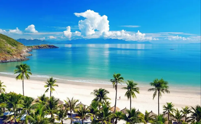 Phát hiện bãi biển dài 7km lọt top 10 đẹp nhất Việt Nam, Lonely Planet gọi tên vì lý do này - Ảnh 1.