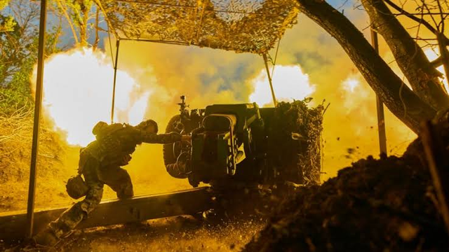 Nga bắn vũ khí xuyên phá! Thủ đô Kiev phong tỏa cầu, ban bố tình trạng khẩn cấp - Ông Putin cảnh báo đòn hạt nhân - Ảnh 2.