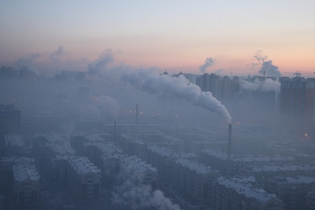 Sương khói bao phủ thành phố Cáp Nhĩ Tân, tỉnh Hắc Long Giang, Trung Quốc.