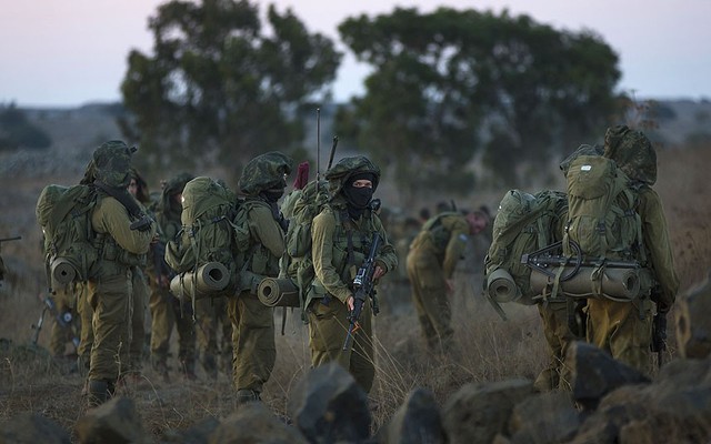 Các binh sĩ Israel tham gia tập trận tại Cao nguyên Golan, gần biên giới với Syria.
