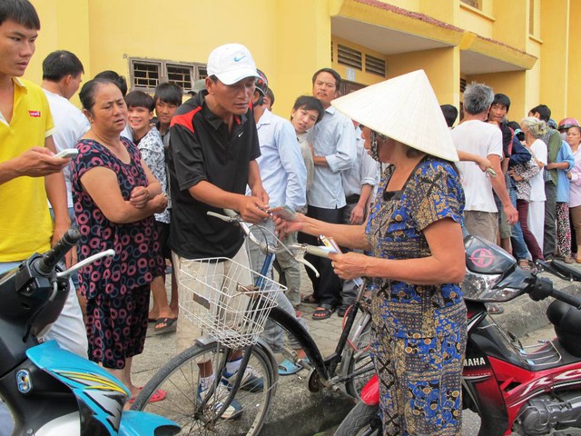 Nghệ An: Hàng vạn CĐV xứ Nghệ chen nhau mua vé vào sân