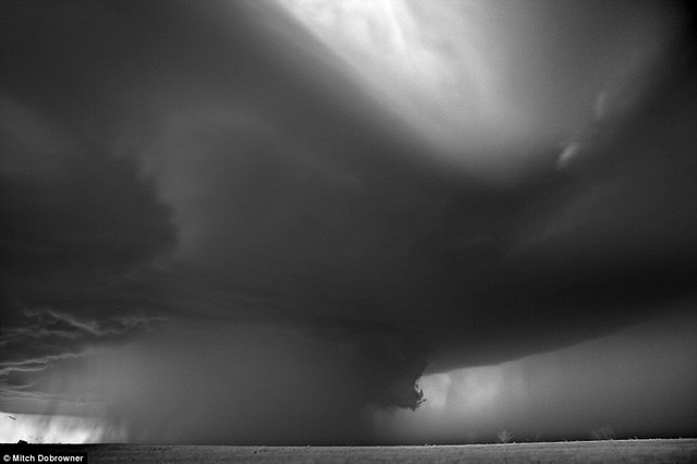  	Bức ảnh chụp đám mây bão to khủng khiếp ở bang Texas năm 2010 này được đặt tên là “Ngôi sao đen”